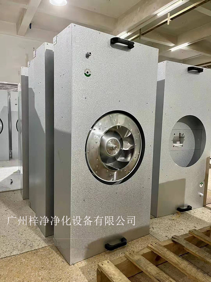 群控FFU是把幾十,幾百乃至上千臺(tái)FFU通過(guò)FFU監(jiān)控主機(jī)將其連接起來(lái)并進(jìn)行監(jiān)控。